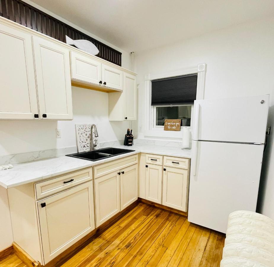 ניו לונדון Delightful 2Br Apartment With Balcony - 15 Min From Mohegan Sun- Foxwoods Casinos & Mystic מראה חיצוני תמונה