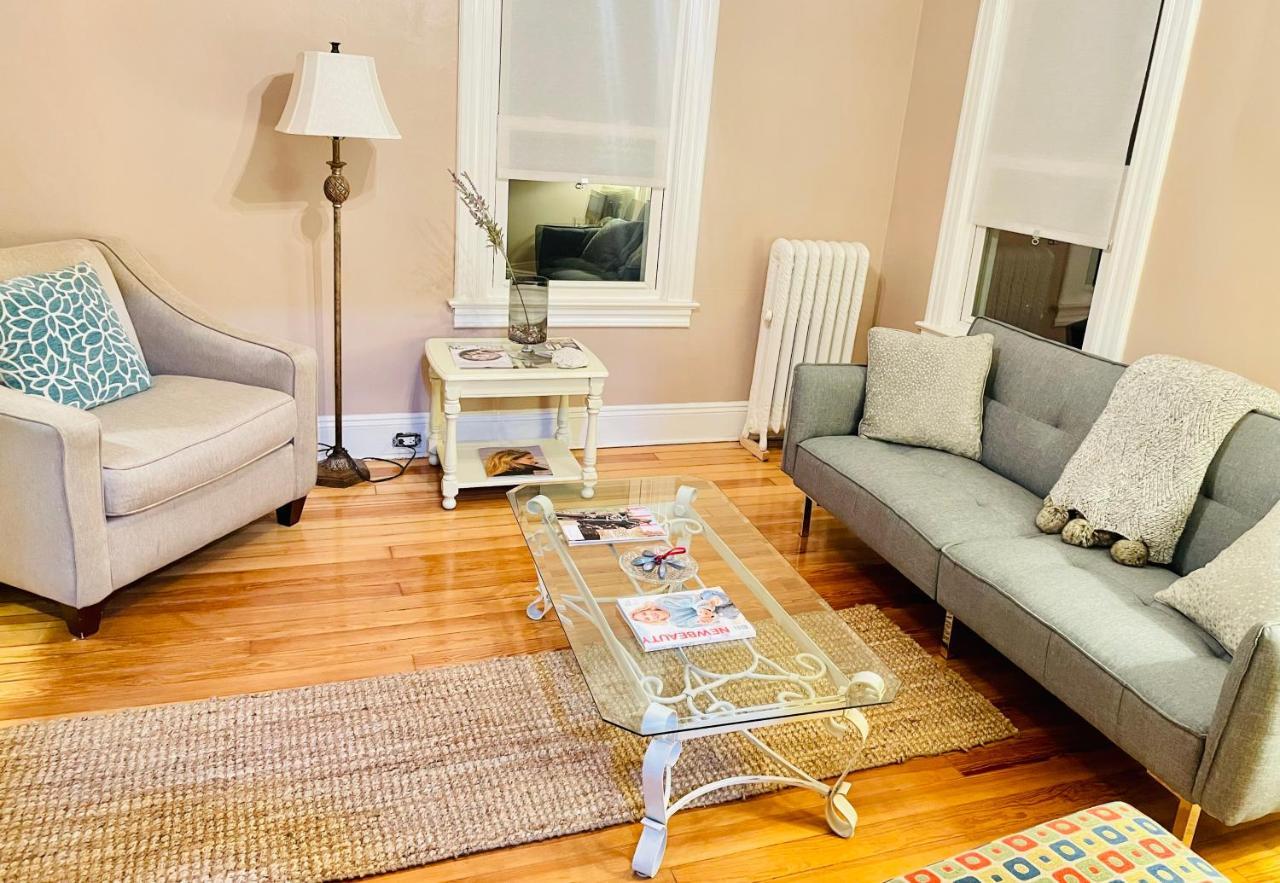 ניו לונדון Delightful 2Br Apartment With Balcony - 15 Min From Mohegan Sun- Foxwoods Casinos & Mystic מראה חיצוני תמונה