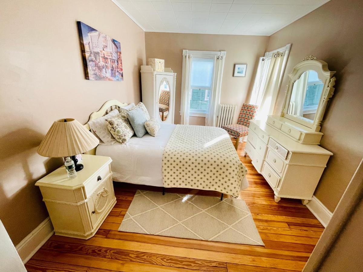 ניו לונדון Delightful 2Br Apartment With Balcony - 15 Min From Mohegan Sun- Foxwoods Casinos & Mystic מראה חיצוני תמונה