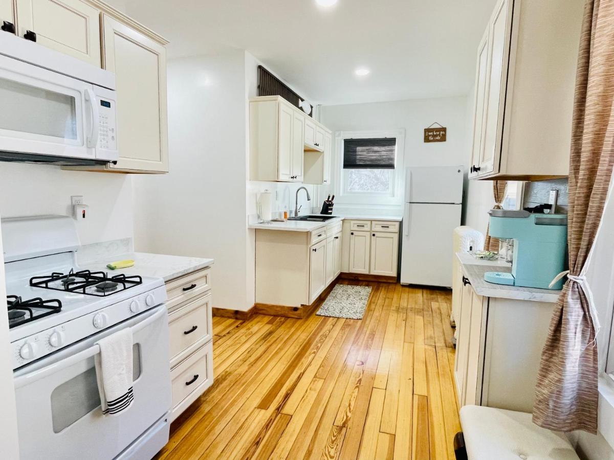 ניו לונדון Delightful 2Br Apartment With Balcony - 15 Min From Mohegan Sun- Foxwoods Casinos & Mystic מראה חיצוני תמונה