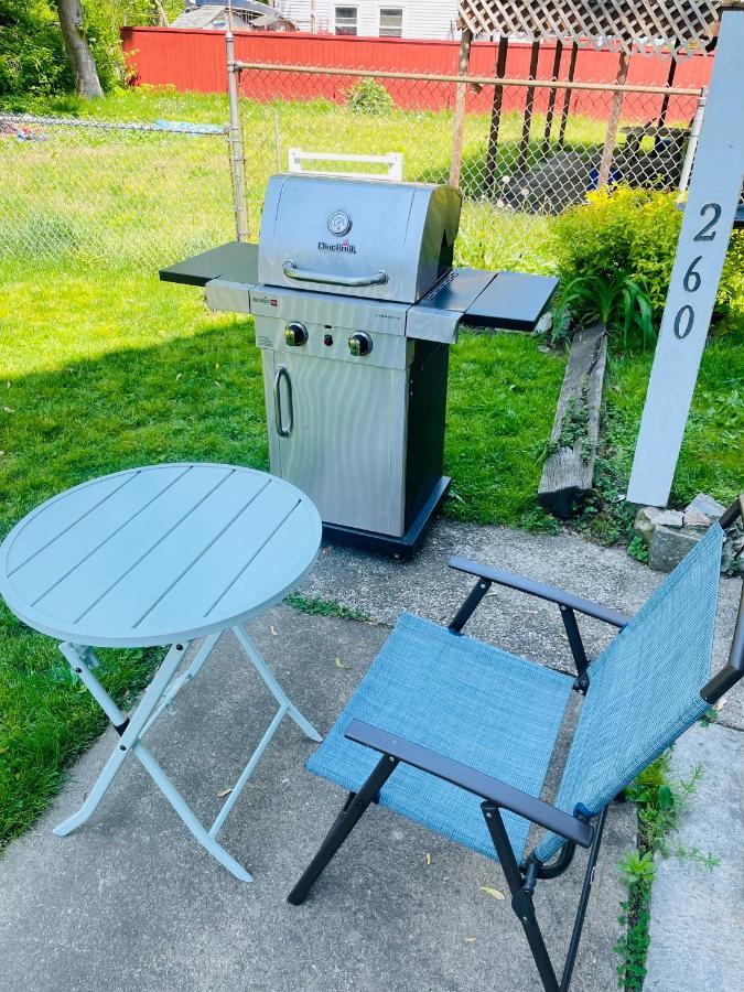 ניו לונדון Delightful 2Br Apartment With Balcony - 15 Min From Mohegan Sun- Foxwoods Casinos & Mystic מראה חיצוני תמונה