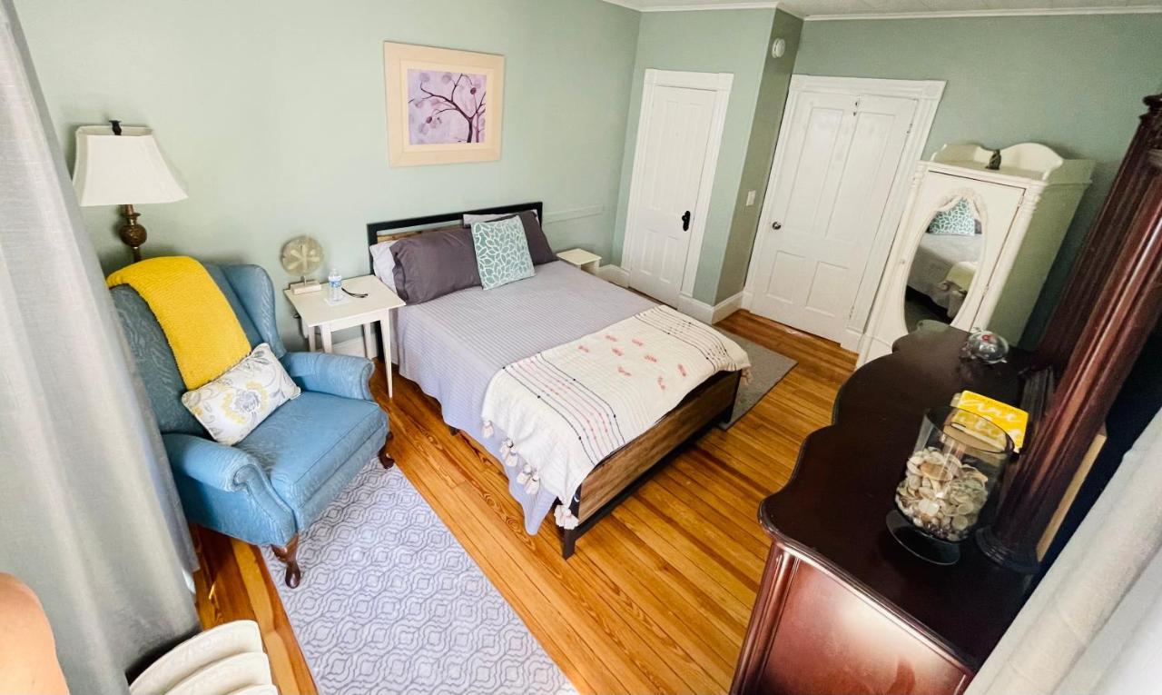 ניו לונדון Delightful 2Br Apartment With Balcony - 15 Min From Mohegan Sun- Foxwoods Casinos & Mystic מראה חיצוני תמונה
