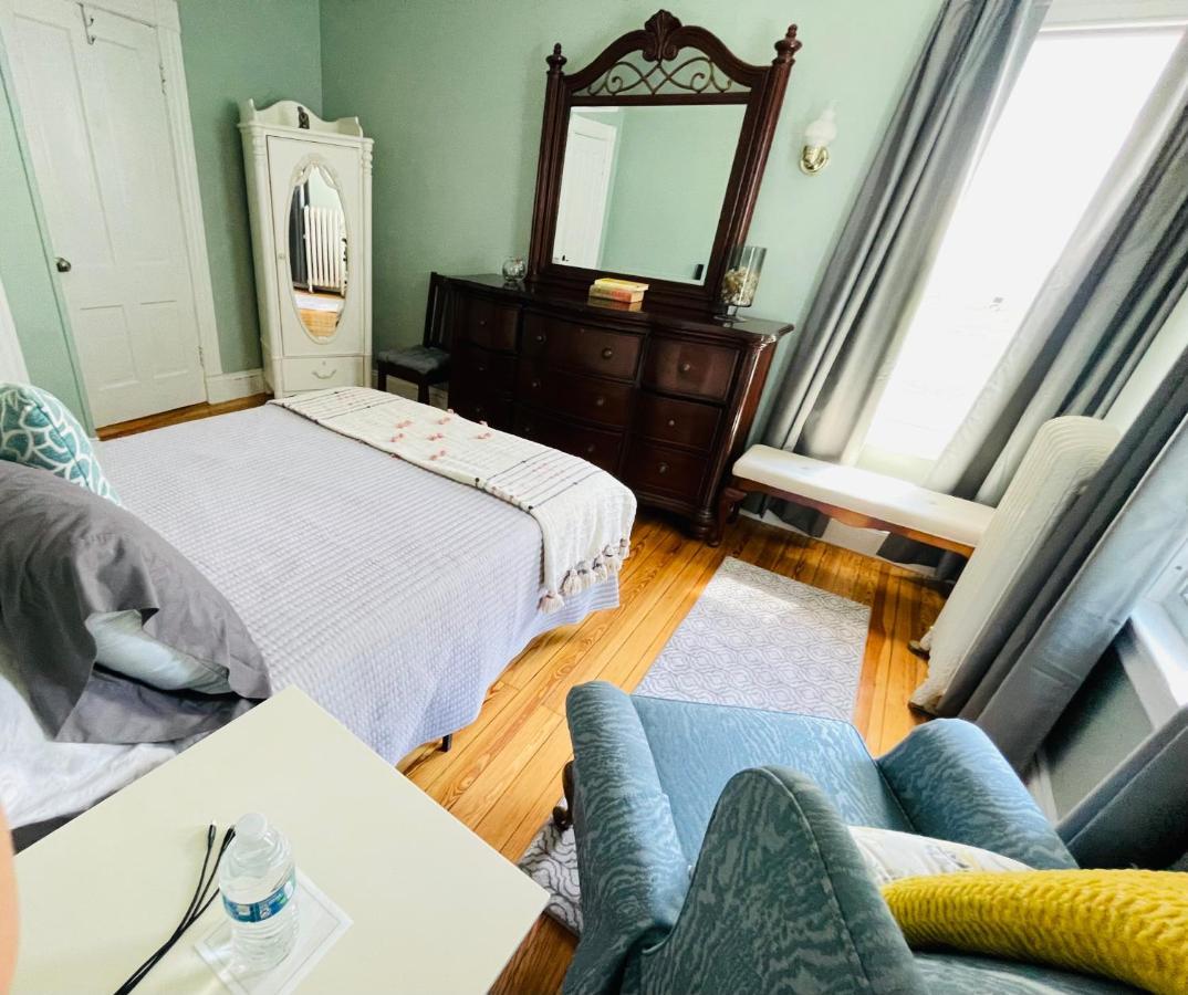 ניו לונדון Delightful 2Br Apartment With Balcony - 15 Min From Mohegan Sun- Foxwoods Casinos & Mystic מראה חיצוני תמונה