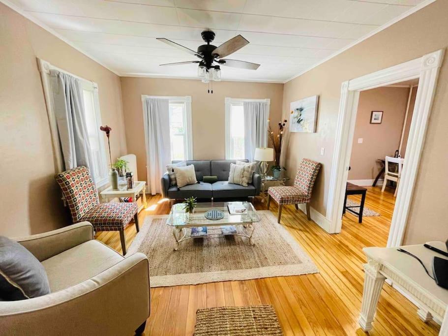 ניו לונדון Delightful 2Br Apartment With Balcony - 15 Min From Mohegan Sun- Foxwoods Casinos & Mystic מראה חיצוני תמונה