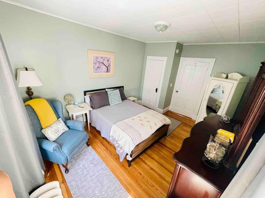 ניו לונדון Delightful 2Br Apartment With Balcony - 15 Min From Mohegan Sun- Foxwoods Casinos & Mystic מראה חיצוני תמונה