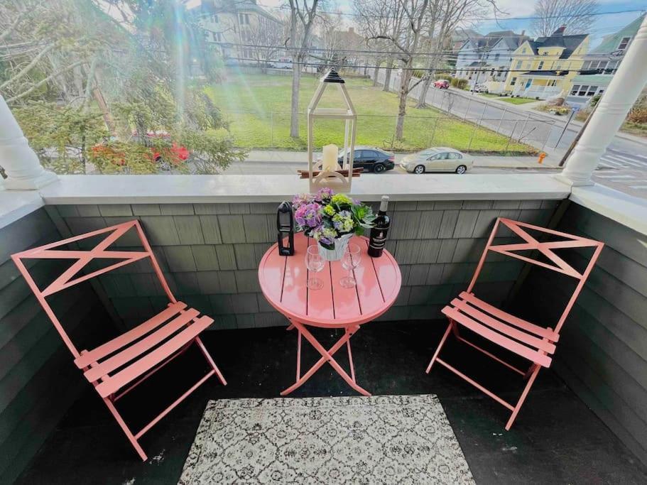 ניו לונדון Delightful 2Br Apartment With Balcony - 15 Min From Mohegan Sun- Foxwoods Casinos & Mystic מראה חיצוני תמונה