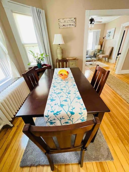 ניו לונדון Delightful 2Br Apartment With Balcony - 15 Min From Mohegan Sun- Foxwoods Casinos & Mystic מראה חיצוני תמונה
