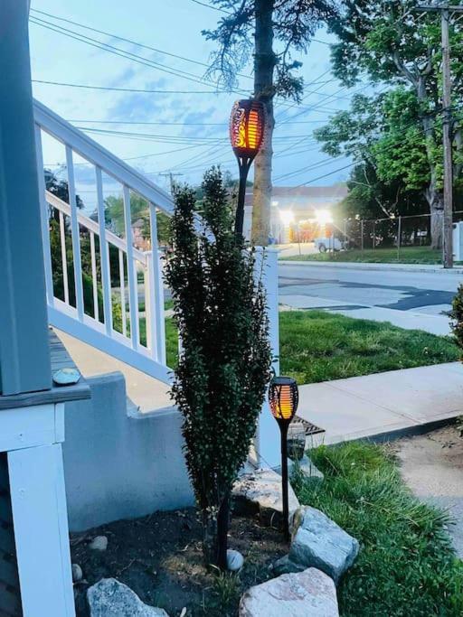 ניו לונדון Delightful 2Br Apartment With Balcony - 15 Min From Mohegan Sun- Foxwoods Casinos & Mystic מראה חיצוני תמונה