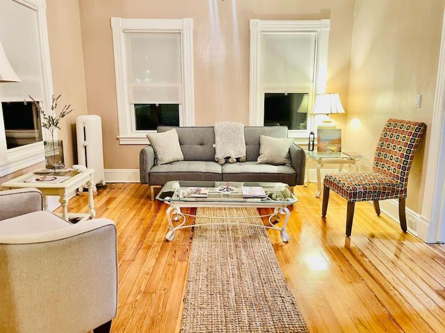 ניו לונדון Delightful 2Br Apartment With Balcony - 15 Min From Mohegan Sun- Foxwoods Casinos & Mystic מראה חיצוני תמונה