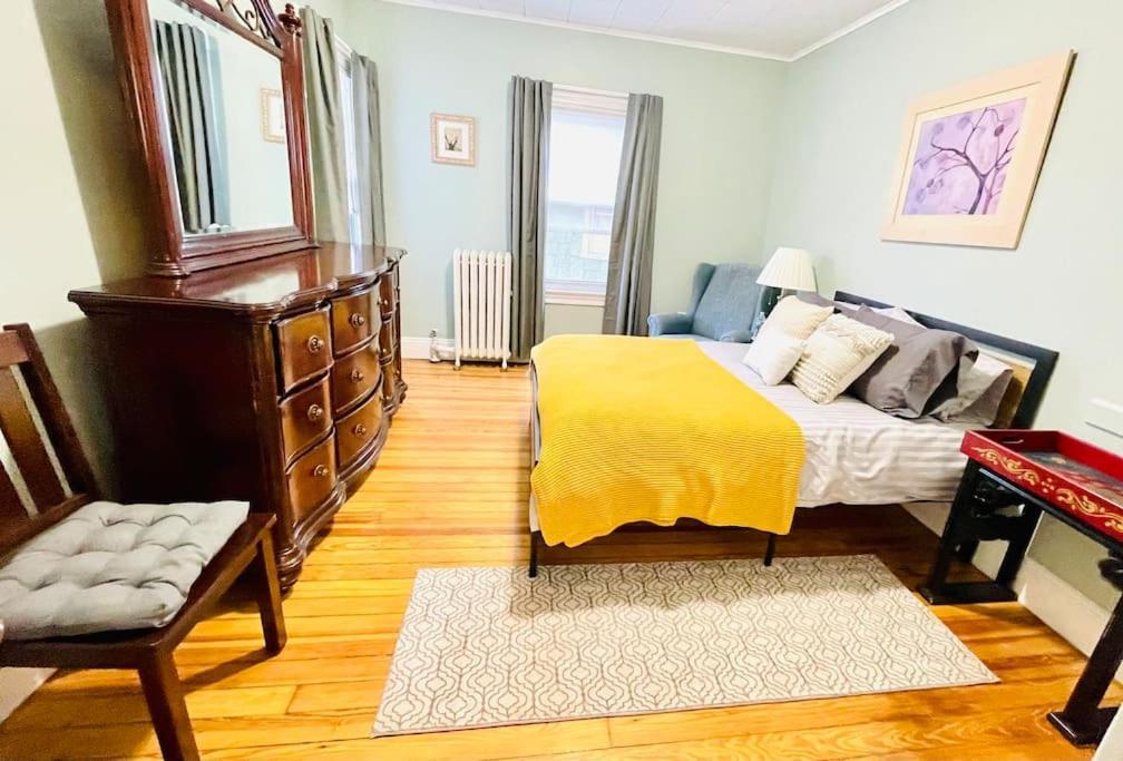 ניו לונדון Delightful 2Br Apartment With Balcony - 15 Min From Mohegan Sun- Foxwoods Casinos & Mystic מראה חיצוני תמונה